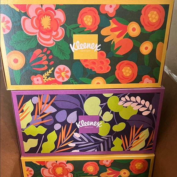 # 0795 ** Kleenex White Ultra Soft W/ Lotion - Picture 4 of 9